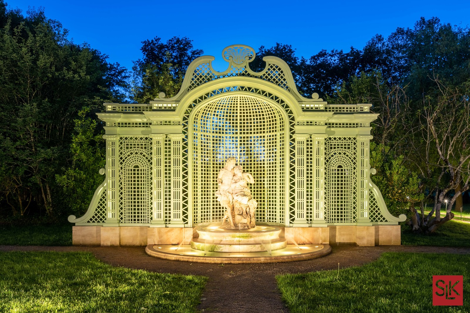 fontaine-eugenie-les-bains-heure-bleue.jpg